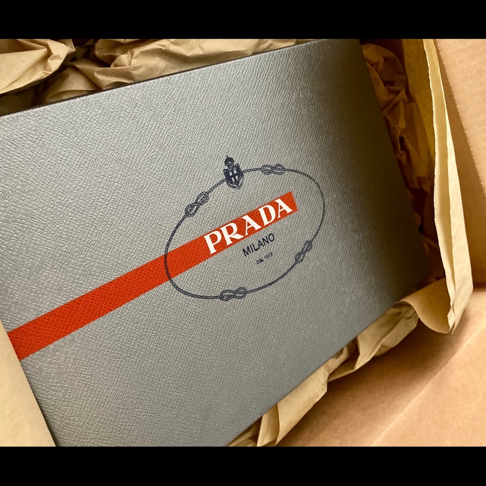 Prada - Picture 6 of 6